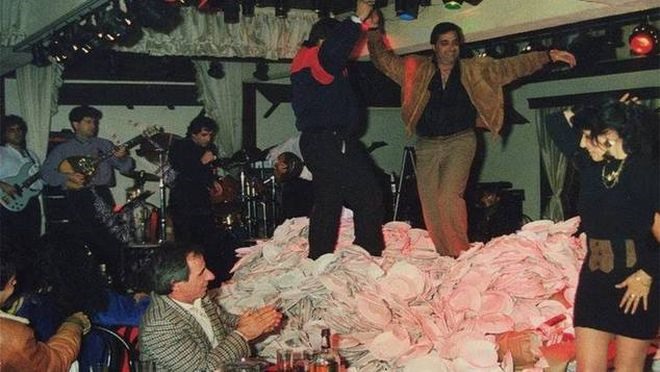 Ναι ρε Γερούν, στα μπουζούκια και στα γούστα…