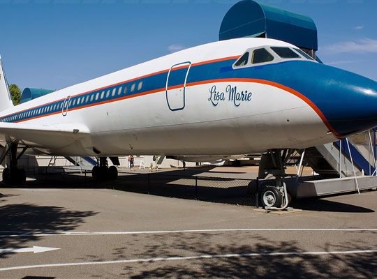 Πυκνώνουν τα Λίαρ Τζετ επωνύμων στη Νέα Αγχίαλο