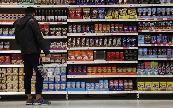 Σκληρή μάχη και μεγάλες ανακατατάξεις στα σούπερ μάρκετ