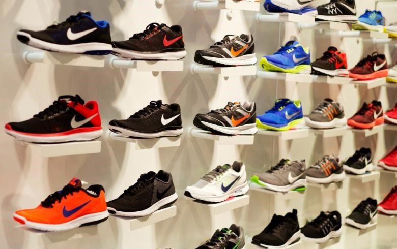 Η Nike κόβει τους μεσάζοντες