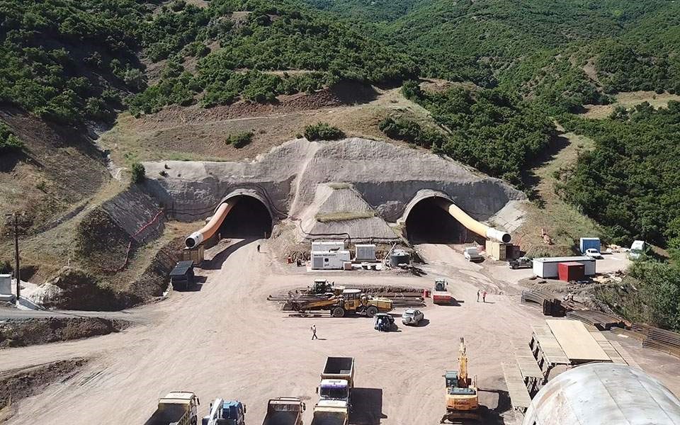 Νότιος Ε65: Δυσκολίες στη σήραγγα της Όθρυος