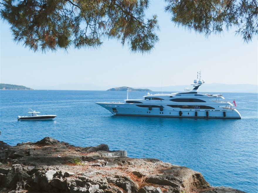 Μία στις τρεις θαλαμηγούς παγκοσμίως ήρθε φέτος στην Ελλάδα