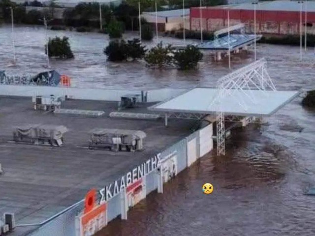 Ο Σκλαβενίτης, η πλημμύρα, και τα ΙΧ της γειτονιάς
