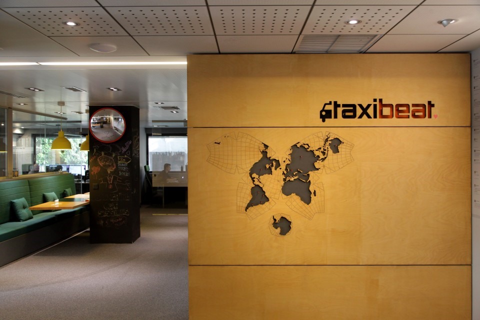 Ο Γερμανικός όμιλος Daimler αγόρασε το Taxibeat