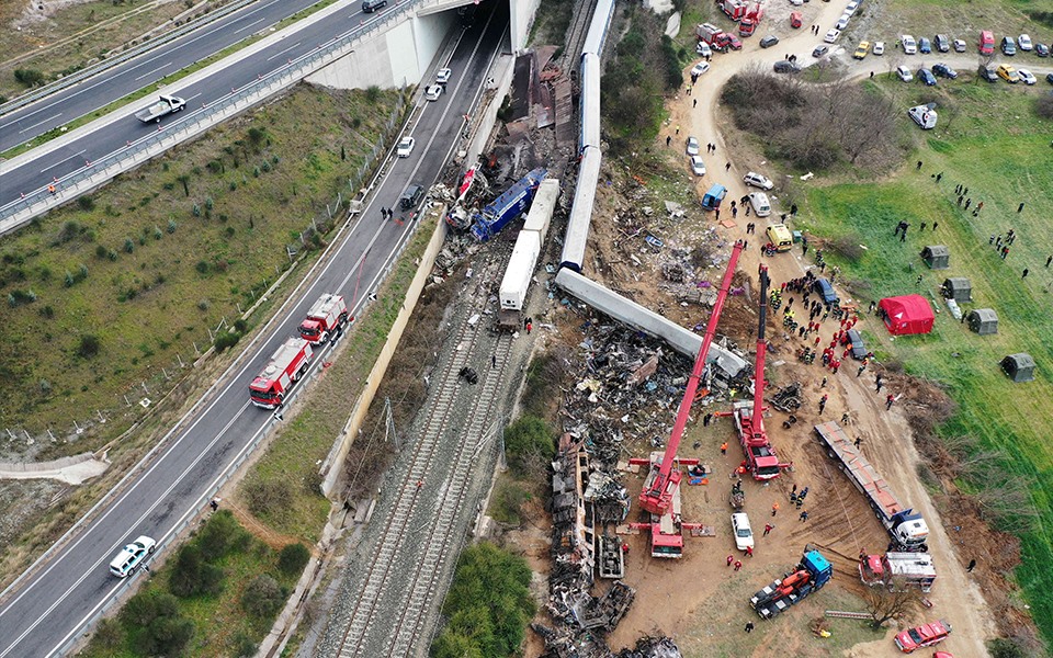 Τα Τέμπη και η τέχνη της μετάθεσης ευθυνών