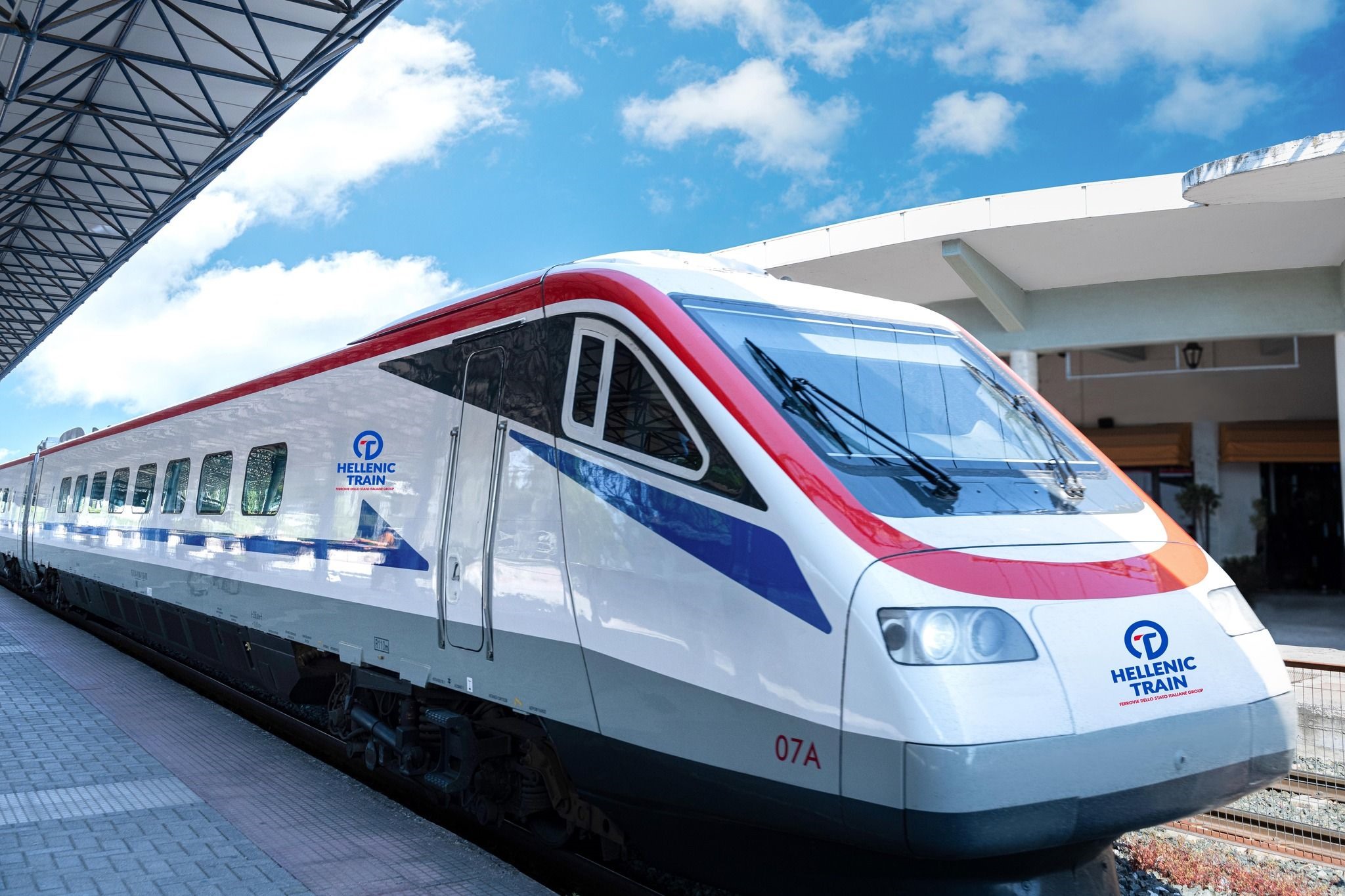 Η φωτιά έπληξε και τα δρομολόγια του τρένου