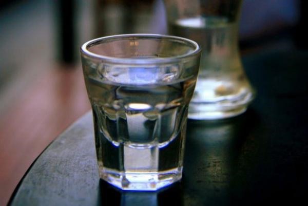 Χύμα τσίπουρο Βουλγαρίας κατακλύζει την ελληνική αγορά