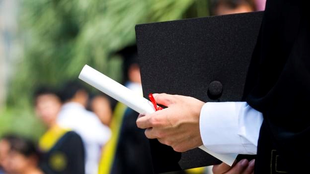 Χρηματοοικονομικά αναλφάβητο το 81% όσων σπουδάζουν οικονομικά 