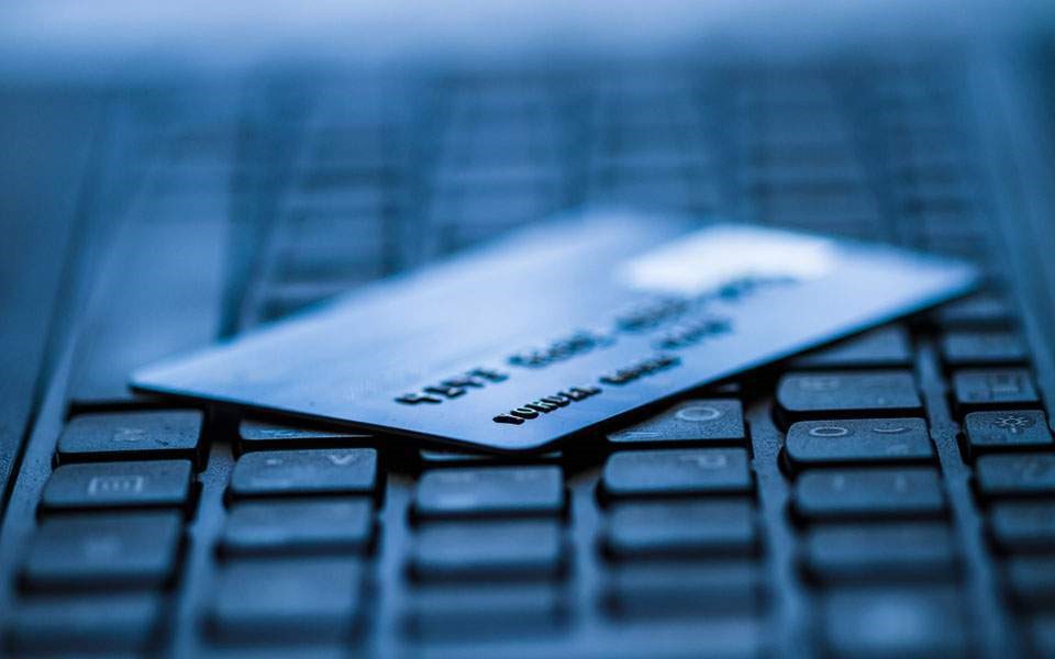 Απώλεια 3 δισ. ετησίως από την περιορισμέμνη χρήση καρτών