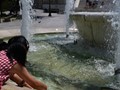 Πώς να παραμείνεις δροσερή στα στενά της πόλης τις ημέρες του καύσωνα