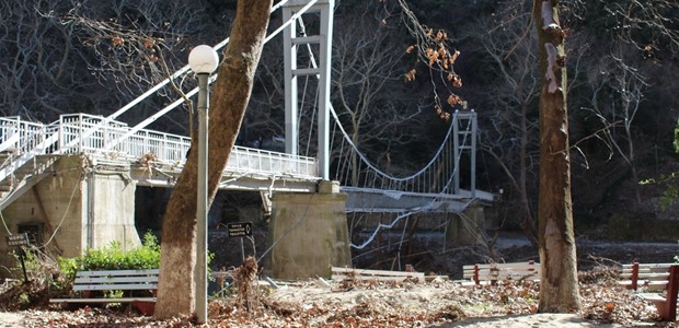 Θλίψη από την εικόνα της κατεστραμμένης γέφυρας (video) 