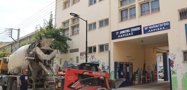 "Λίφτινγκ" στις αυλές σχολείων