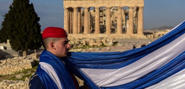 Έπαρση της σημαίας  στην Ακρόπολη (βίντεο και φωτογραφίες)