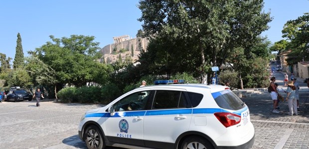 Άνδρας με μαχαίρι τραυμάτισε ζευγάρι τουριστών 