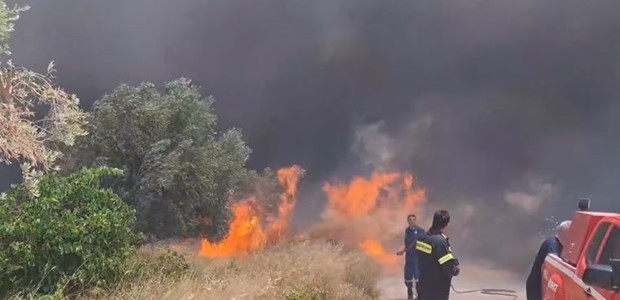 Φωτιά στο Κορωπί: Εκκενώνονται περιοχές - Έκλεισαν δρόμοι