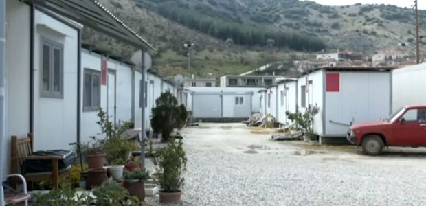 Διώξεις κατά αιρετών για τους οικίσκους σε σεισμόπληκτους