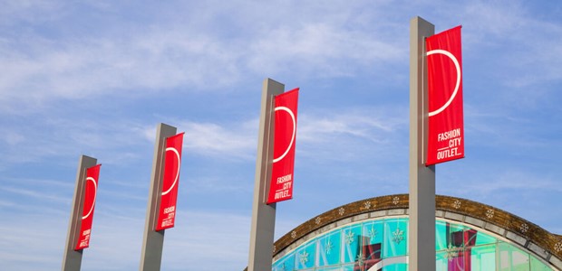 Summer Sales στο Fashion City Outlet: Η τελευταία ευκαιρία για τις μεγάλες καλοκαιρινές αγορές