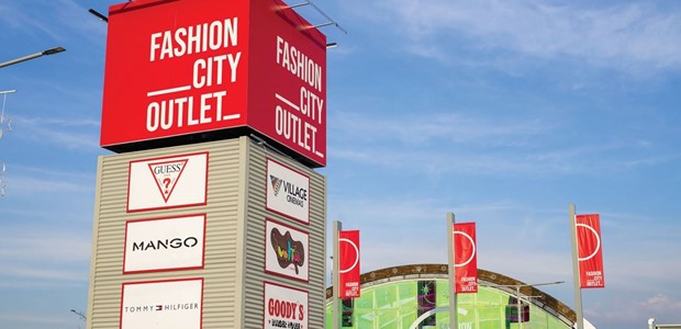 Γέλια, φαντασία και παράδοση στο Fashion City Outlet – Ο Καραγκιόζης συνεχίζει να μαγεύει μικρούς και μεγάλους!