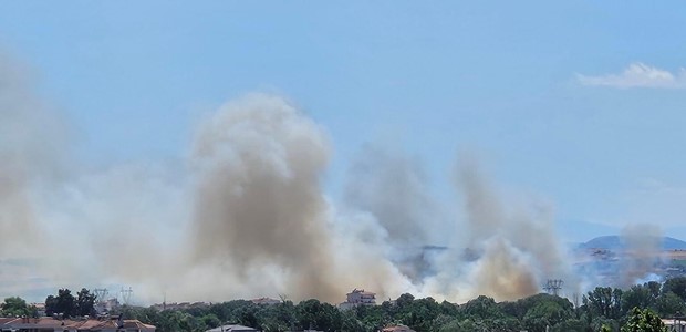 Λάρισα: Μεγάλη φωτιά στον Άγιο Θωμά