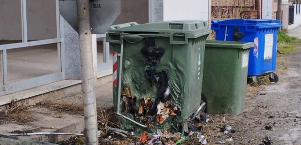 Δύο συλλήψεις για εμπρησμούς κάδων