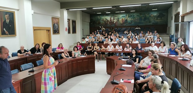 Αναλαμβάνουν εργασία 74 καθαρίστριες σχολείων