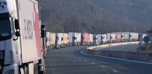 Εντονες οι παρενέργειες των μπλόκων στην αγορά