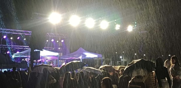 Λάρισα: Η βροχή χάλασε τη γιορτή του Παζαριού