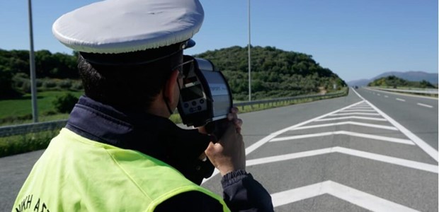 Γκάζια, κράνος, ζώνη, κινητό, γέμισαν τα ταμεία της Τροχαίας