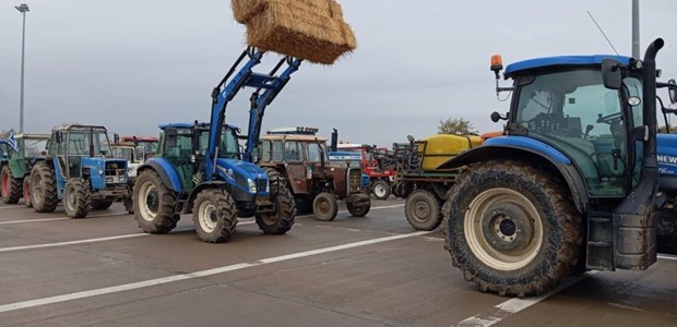 Οι αγρότες έκλεισαν την πρόσβαση από την είσοδο του Λόγγου