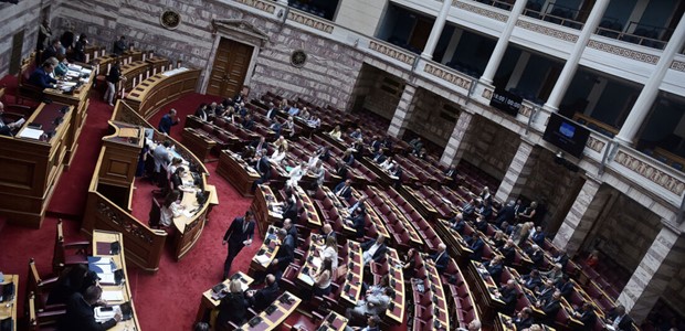 Μόνο με τις κυβερνητικές ψήφους πέρασε ο ΟΠΕΚΕΠΕ στην ΑΑΔΕ