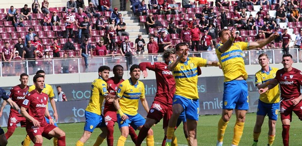 Οι “βυσσινί” έμπλεξαν για τα καλά στη “μάχη” της παραμονής