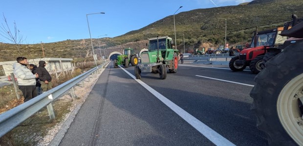 Αποχωρούν από τα Τέμπη οι αγρότες