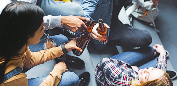 Απαγόρευση αλκοόλ και καπνού σε ανήλικους