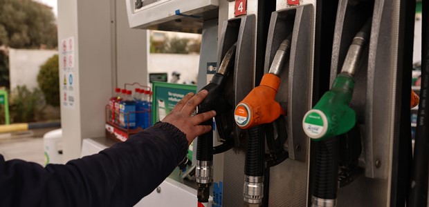 “Καλπάζει” η τιμή της βενζίνης στα Τρίκαλα 
