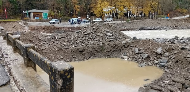 Αγώνας δρόμου για να επανέλθει η πρόσβαση στα χωριά