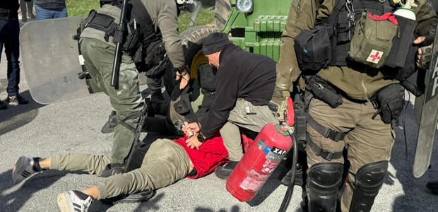 Τρεις συλλήψεις στα αγροτικά μπλόκα