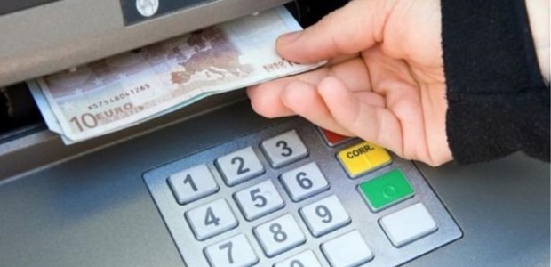 Τέλος στις προμήθειες για αναλήψεις από ΑΤΜ