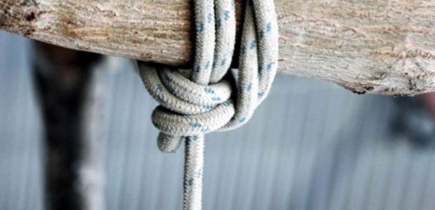 Εντοπίστηκε απαγχονισμένος στην αυλή του σπιτιού του