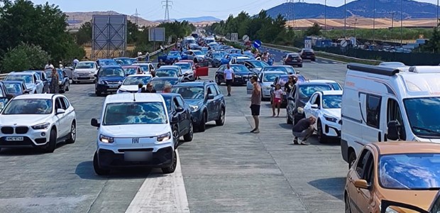 Οριοθετήθηκε η φωτιά κοντά στα διόδια Μοσχοχωρίου 