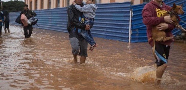 Στους 100 ανήλθαν οι νεκροί από τις πλημμύρες
