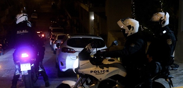 Άγνωστοι όρμησαν σε καφετέρια και μαχαίρωσαν πελάτες