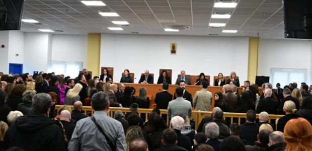 Η απουσία ταξιθεσίας και η απειλή δικηγόρων για αποχή