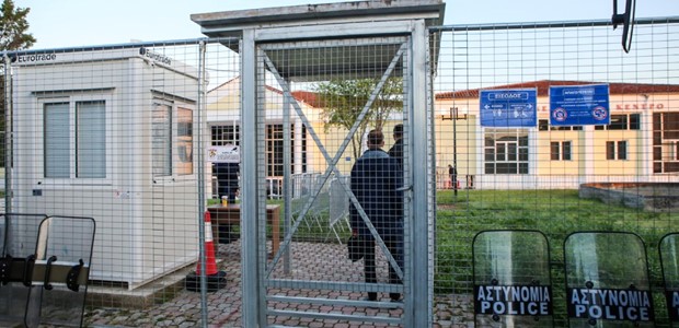 Λιγότερος κόσμος στη σημερινή δίκη για τα Τέμπη