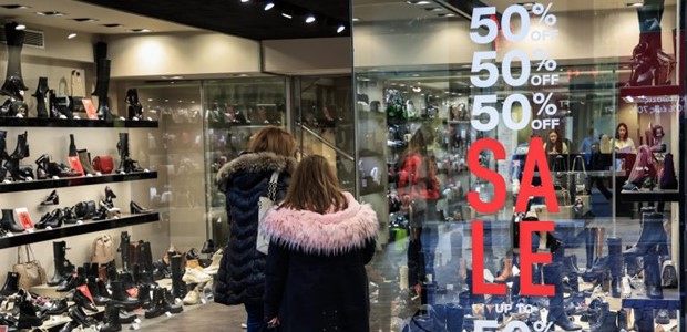 Λάρισα: “Πρεμιέρα” για τις χειμερινές εκπτώσεις 