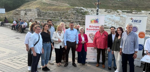 “Γεύσεις του κόσμου” μπροστά από το Αρχαίο Θέατρο