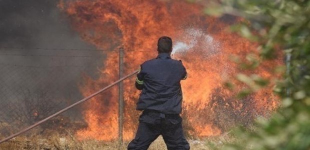 Κύπρος: Ανεξέλεγκτη μεγάλη πυρκαγιά στην Πάφο