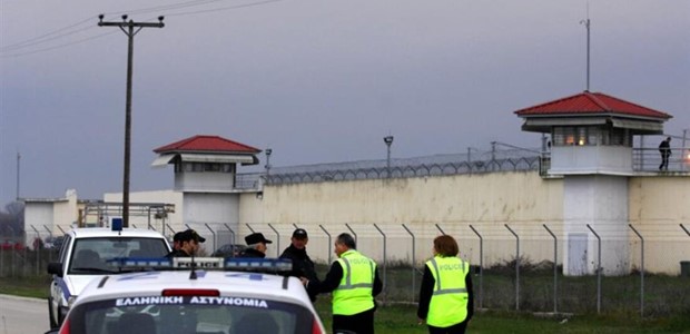 Επιχείρησαν εισαγωγή κινητών μέσω drone 