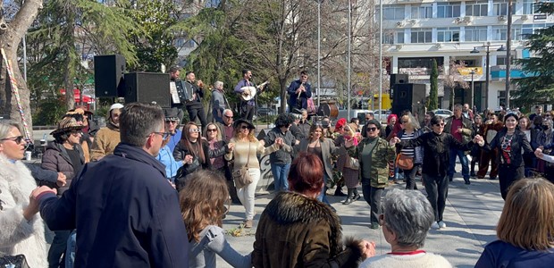 "Άναψε" το αποκριάτικο γλέντι 