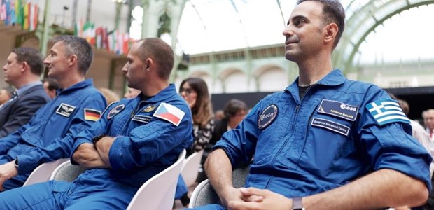 Λάρισα, απομόνωση στην Ανταρκτική και τώρα… Σύμπαν