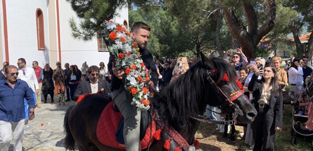 Περιφορά της εικόνας του Αγίου Γεωργίου από καβαλάρηδες